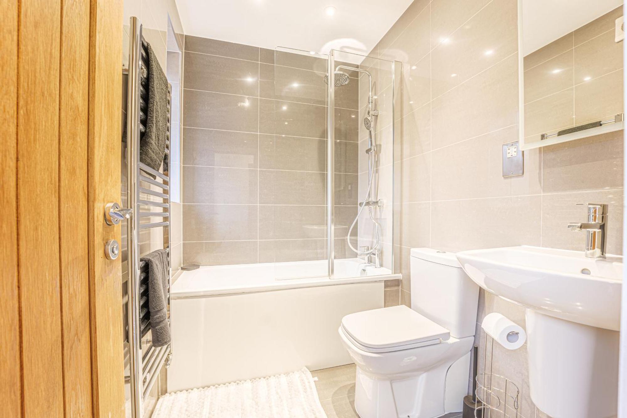 West Residence Bromley Ngoại thất bức ảnh