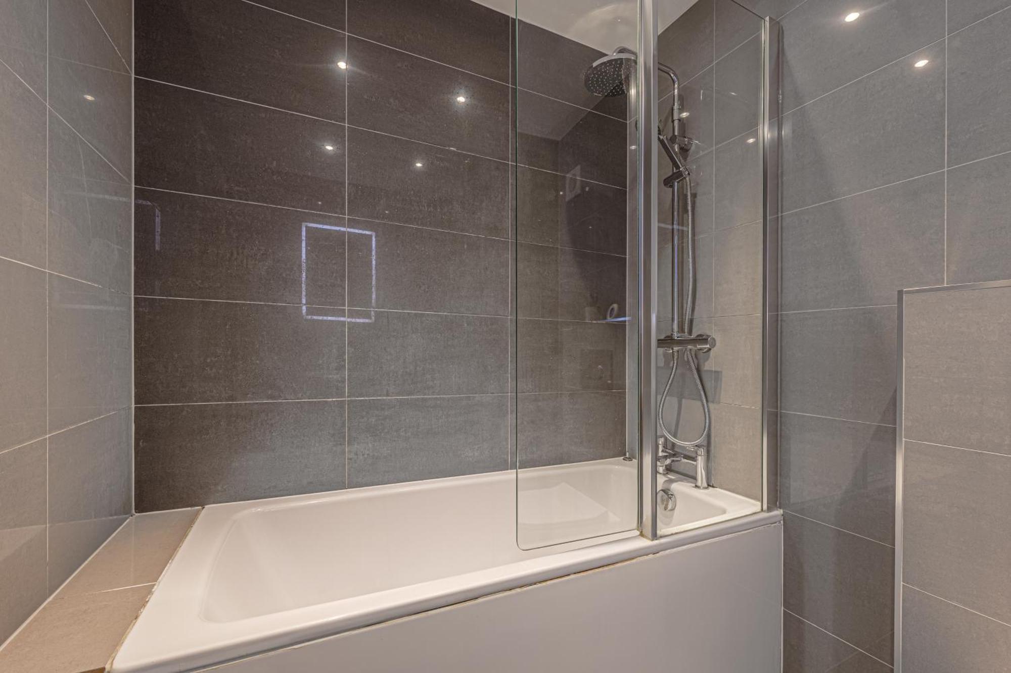 West Residence Bromley Ngoại thất bức ảnh