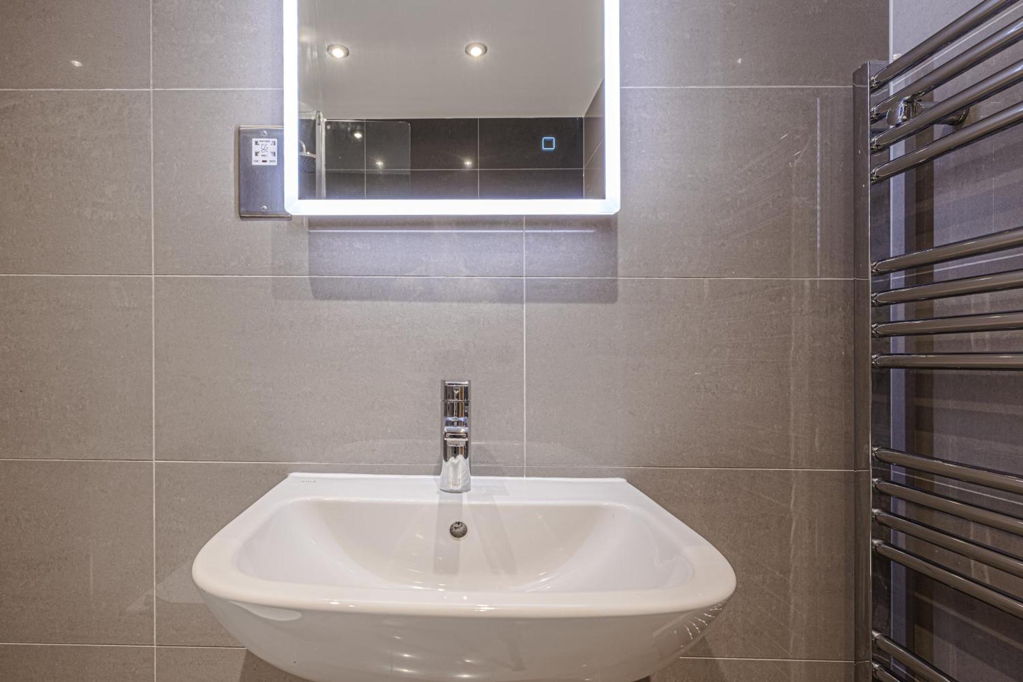 West Residence Bromley Ngoại thất bức ảnh