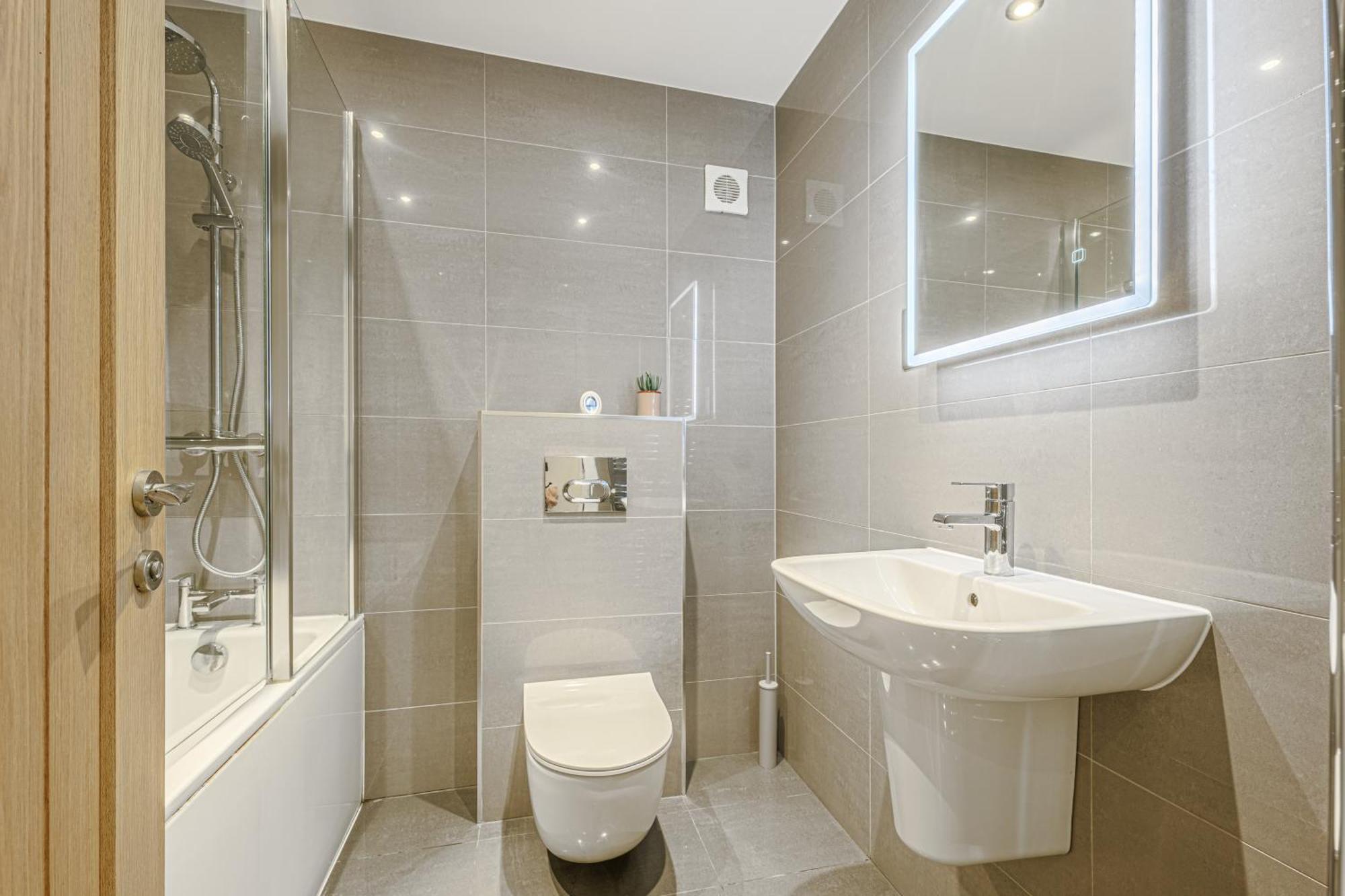 West Residence Bromley Ngoại thất bức ảnh